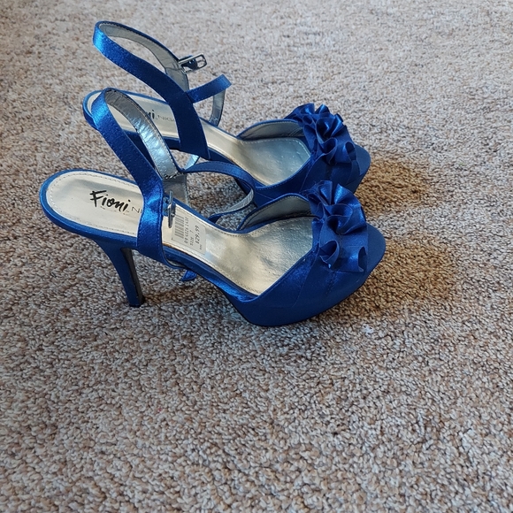 Blue satin shoes - Picture 2 of 5